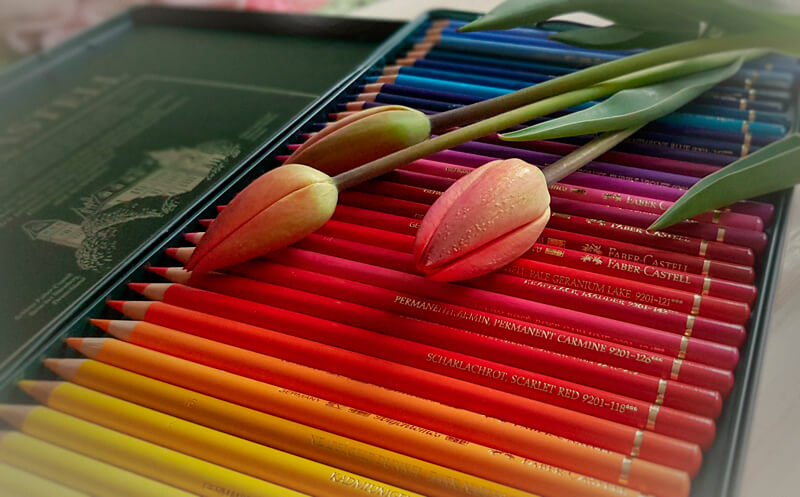 Colored pencil set